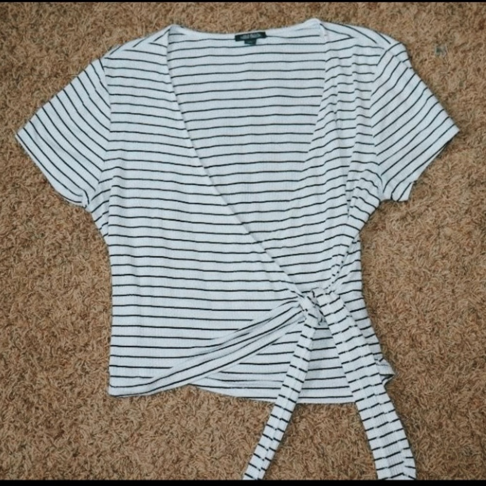 Super cute striped wrapped shirt!